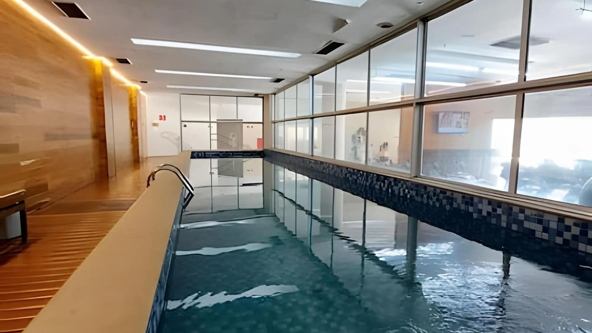 Vision, Local Nota 10! Academia, Sauna E Piscinas. Brasilia 0*,  Brazil